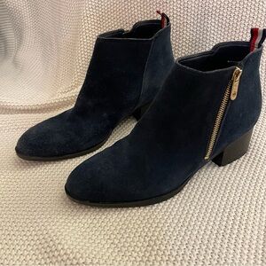 Tommy Hilfiger Dark Blue Suede ankle boots